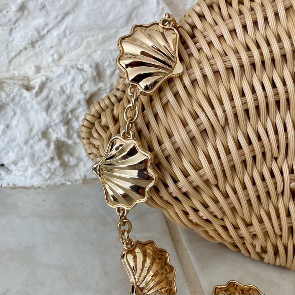 NWT Tommy Bahama seashell shaped woven rattan clam shaped clutch/handbag. - Picture 5 of 16